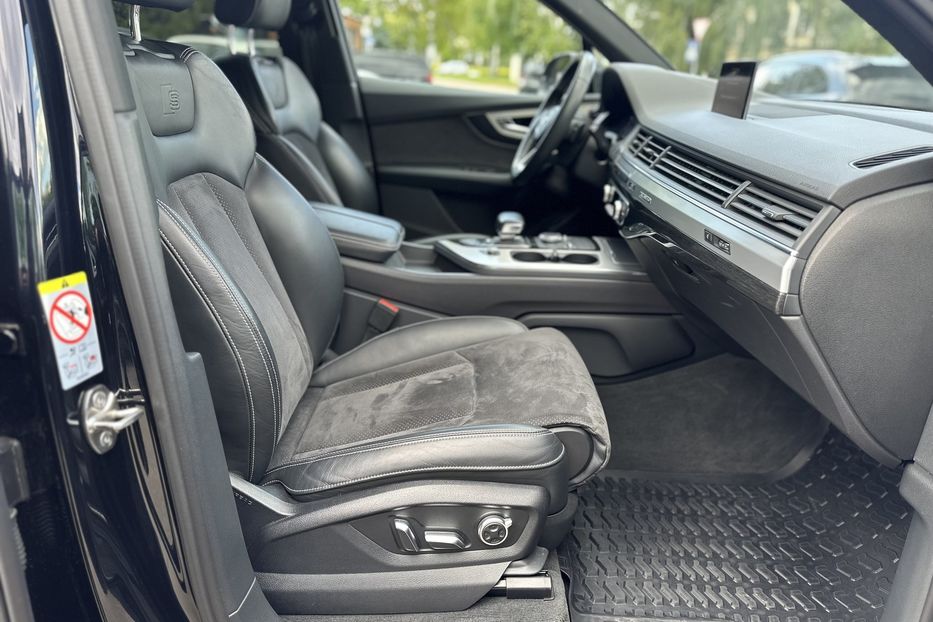 Продам Audi Q7 S-line 2017 года в Киеве