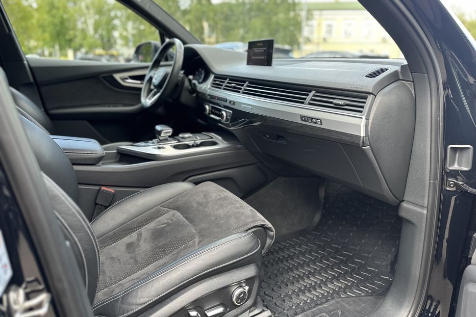 Продам Audi Q7 S-line 2017 года в Киеве