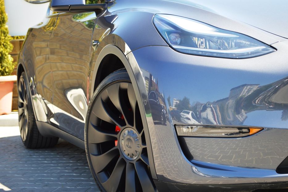 Продам Tesla Model Y Performance 2023 года в Одессе