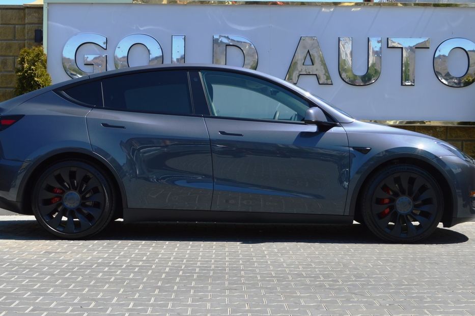 Продам Tesla Model Y Performance 2023 года в Одессе