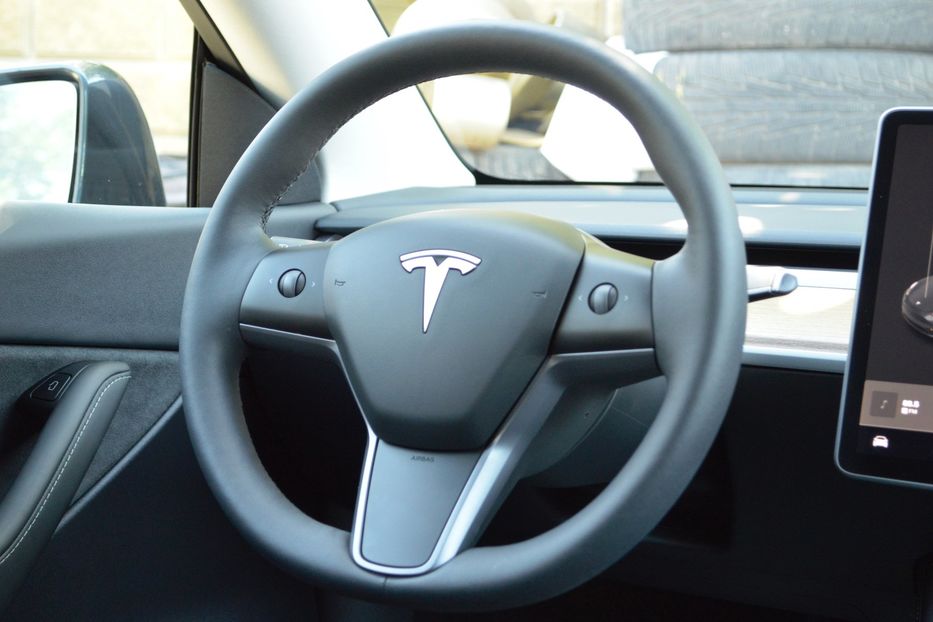 Продам Tesla Model Y Performance 2023 года в Одессе