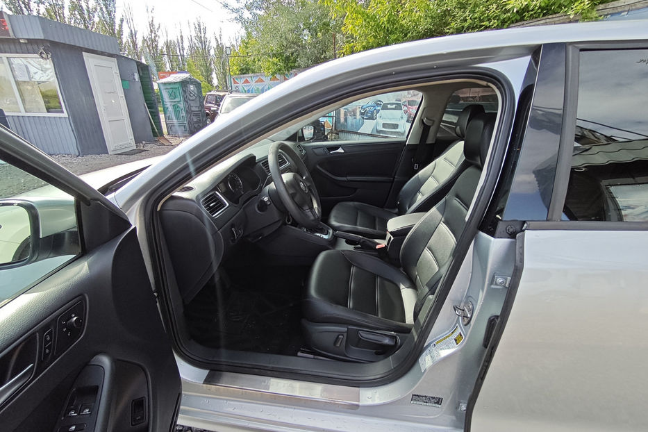 Продам Volkswagen Jetta 2014 года в Киеве