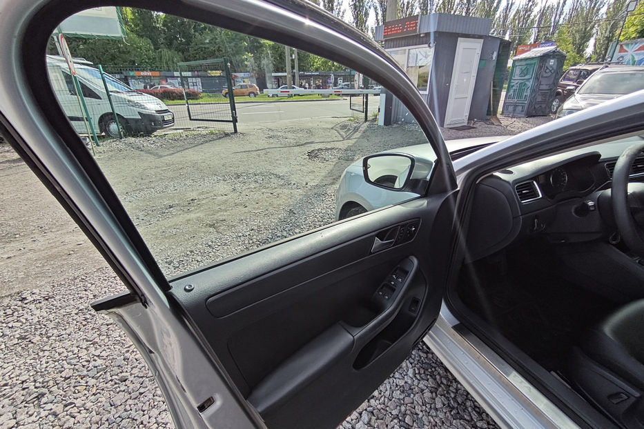 Продам Volkswagen Jetta 2014 года в Киеве