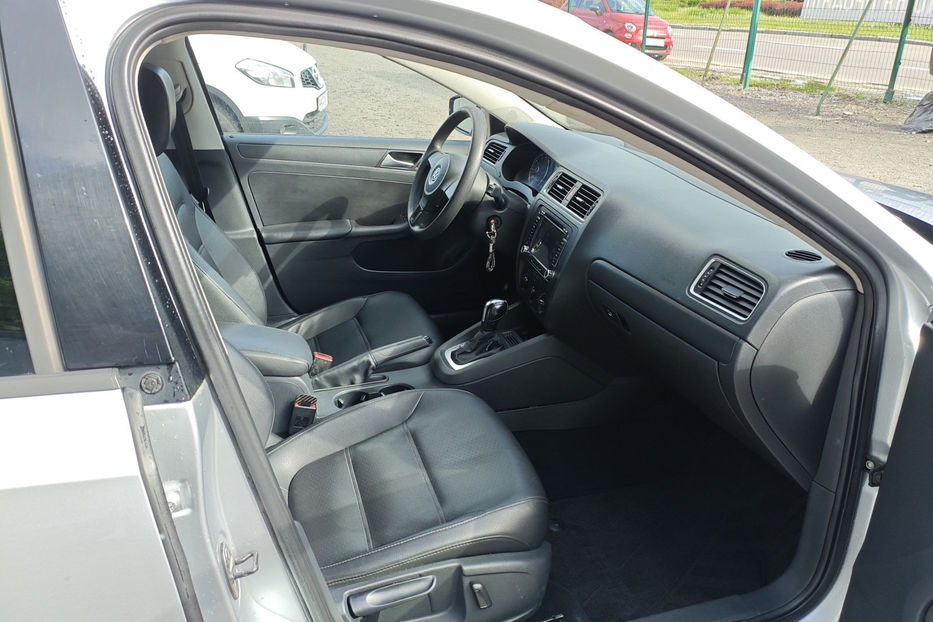 Продам Volkswagen Jetta 2014 года в Киеве