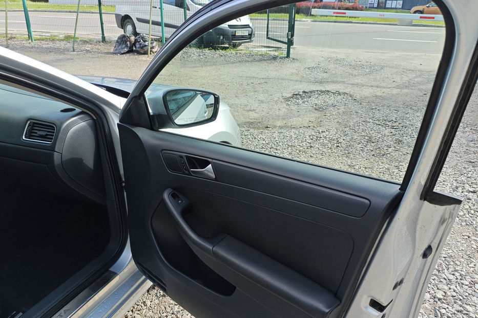 Продам Volkswagen Jetta 2014 года в Киеве