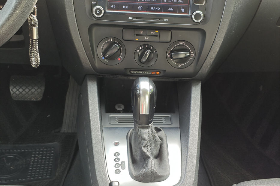Продам Volkswagen Jetta 2014 года в Киеве