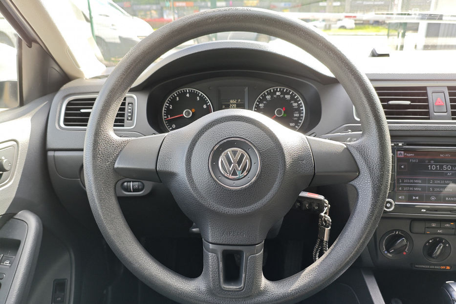 Продам Volkswagen Jetta 2014 года в Киеве