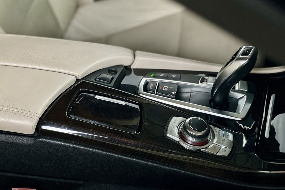 Продам BMW 528 xdrive 2012 года в Луцке