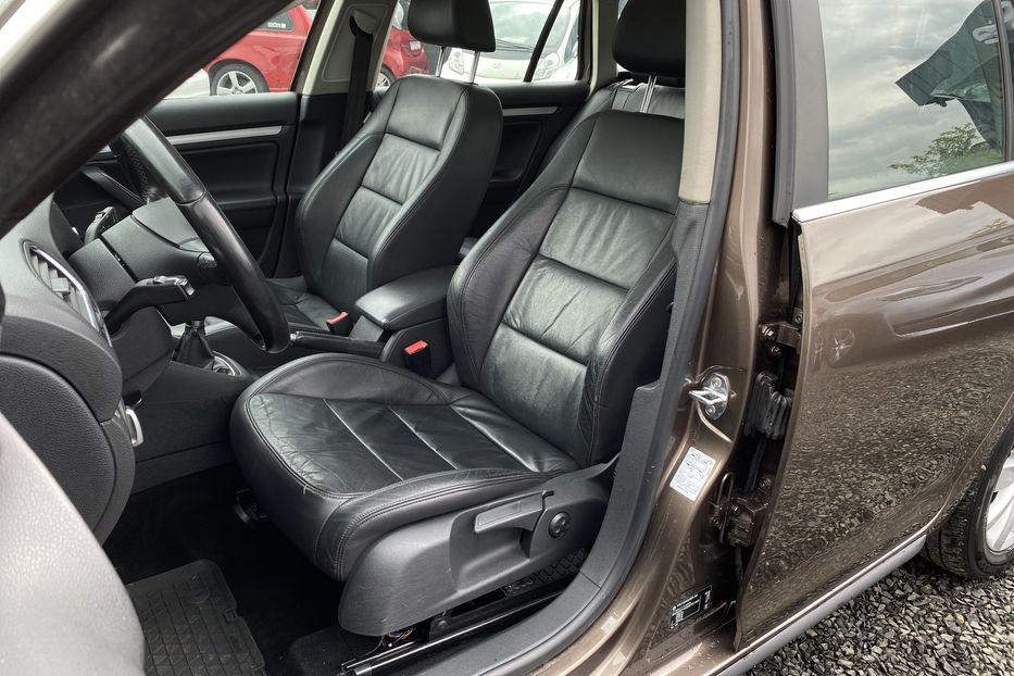 Продам Volkswagen Golf  VI 2012 года в Луцке