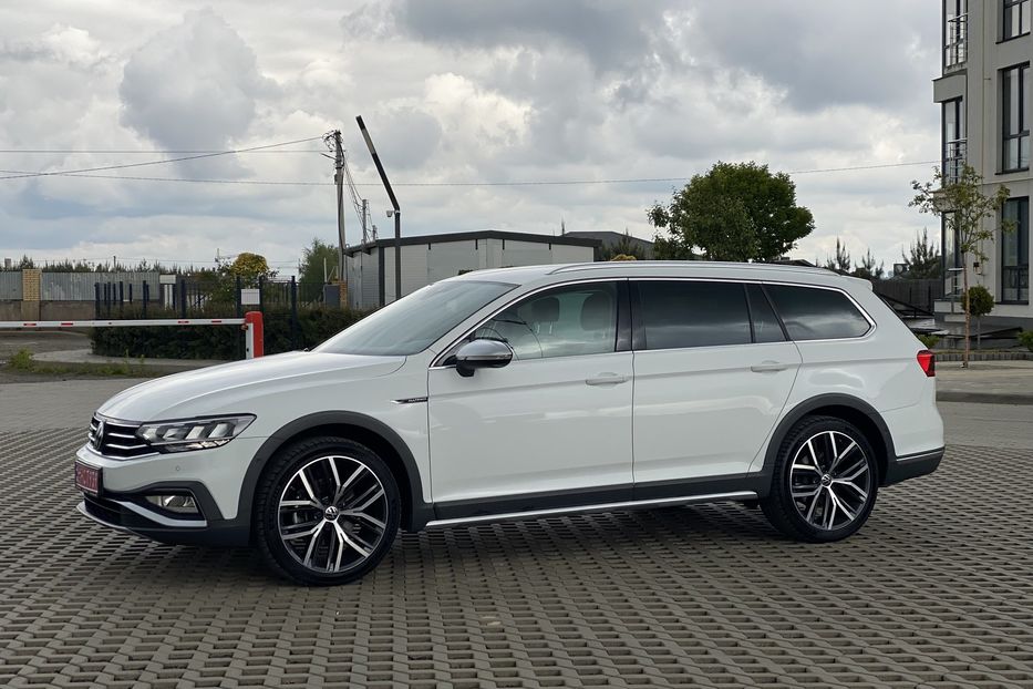 Продам Volkswagen Passat Alltrack 2020 года в Луцке
