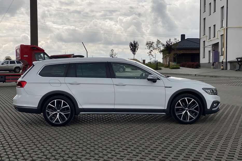 Продам Volkswagen Passat Alltrack 2020 года в Луцке