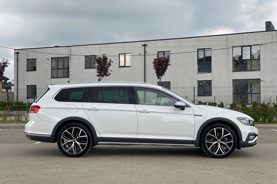 Продам Volkswagen Passat Alltrack 2020 года в Луцке