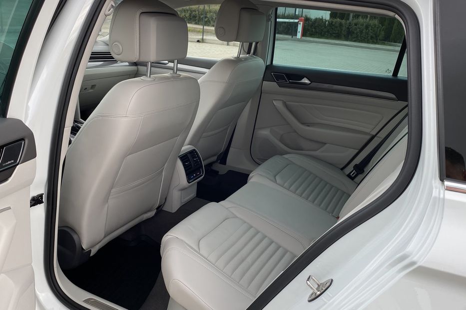 Продам Volkswagen Passat Alltrack 2020 года в Луцке