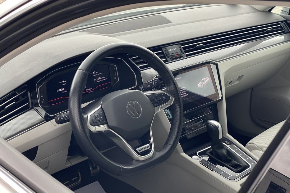 Продам Volkswagen Passat Alltrack 2020 года в Луцке