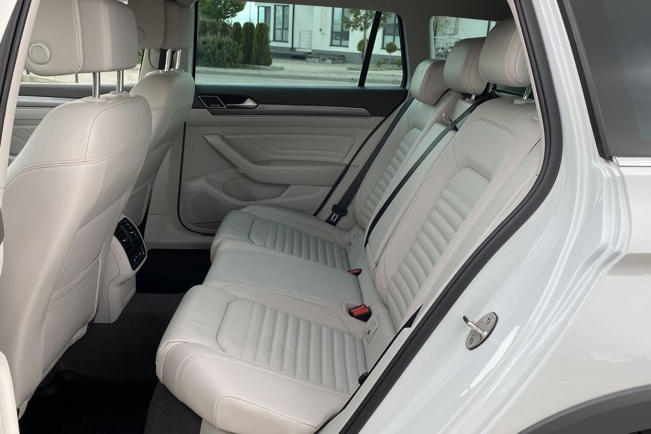 Продам Volkswagen Passat Alltrack 2020 года в Луцке