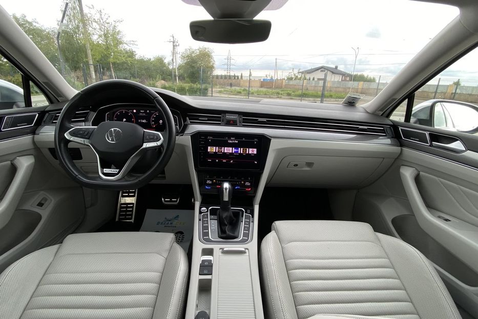 Продам Volkswagen Passat Alltrack 2020 года в Луцке