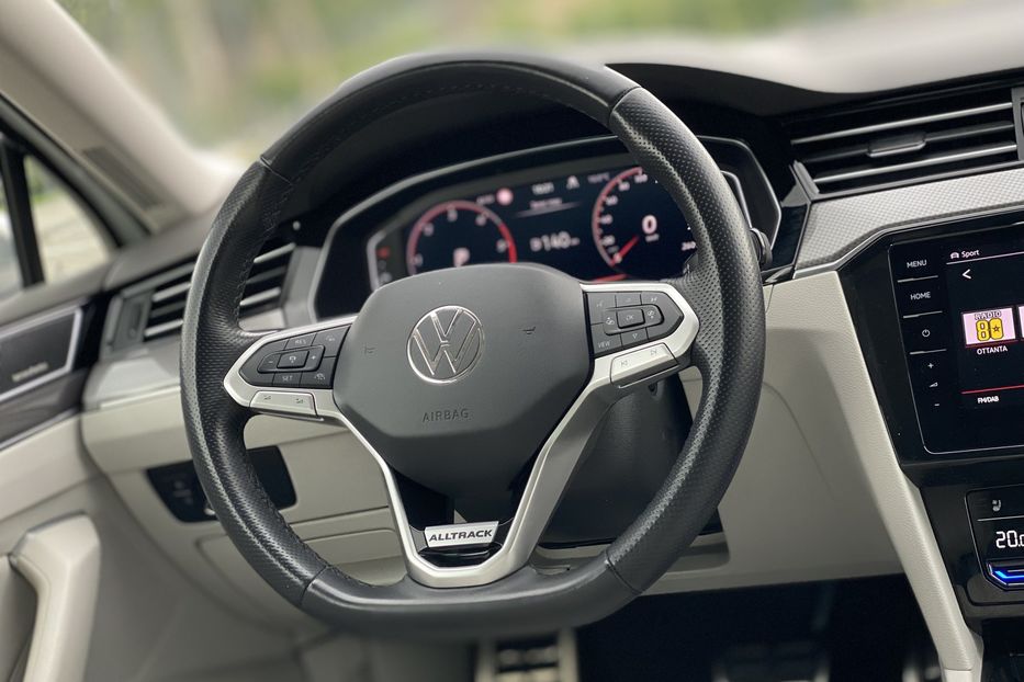 Продам Volkswagen Passat Alltrack 2020 года в Луцке