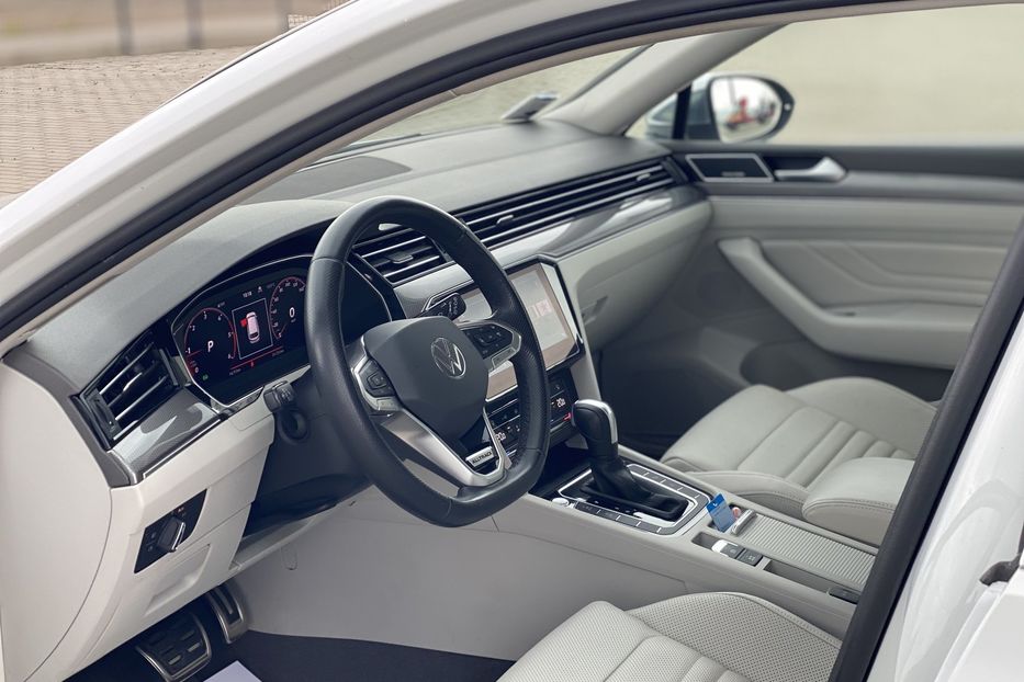 Продам Volkswagen Passat Alltrack 2020 года в Луцке