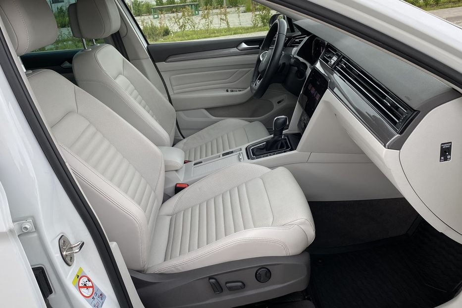 Продам Volkswagen Passat Alltrack 2020 года в Луцке
