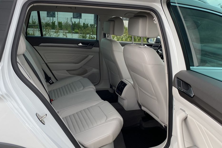 Продам Volkswagen Passat Alltrack 2020 года в Луцке