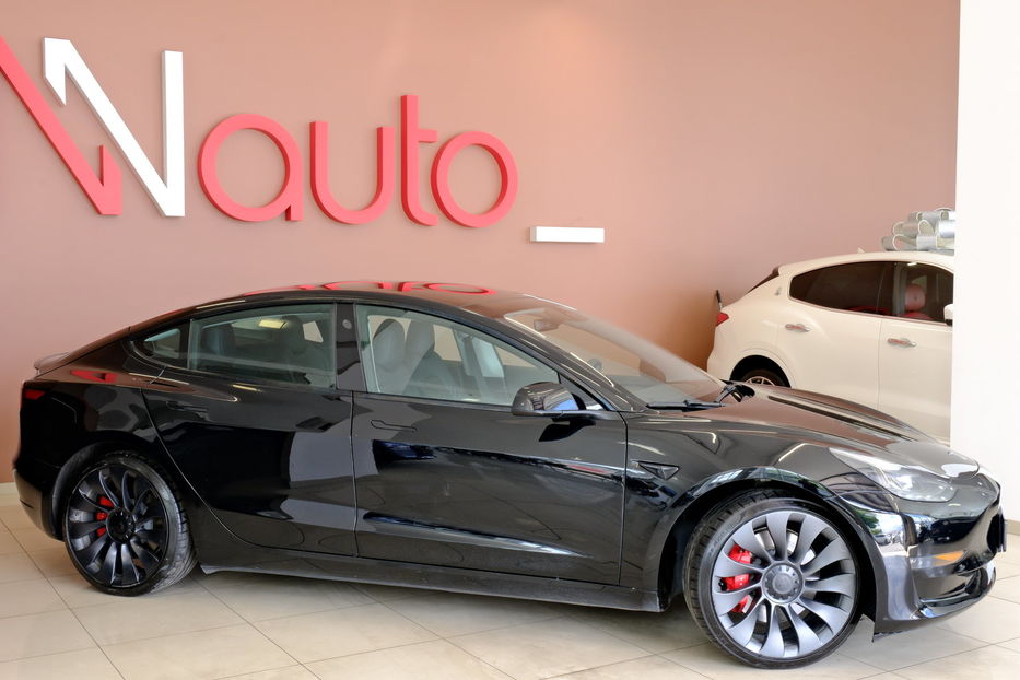 Продам Tesla Model 3 Performance Dual Motor 2024 года в Одессе