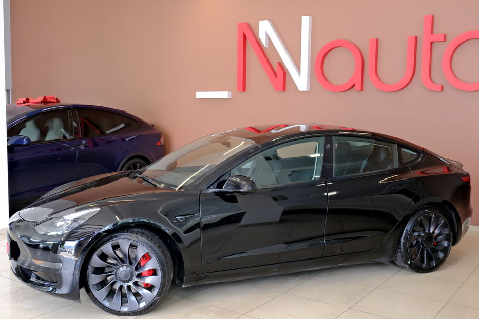 Продам Tesla Model 3 Performance Dual Motor 2024 года в Одессе