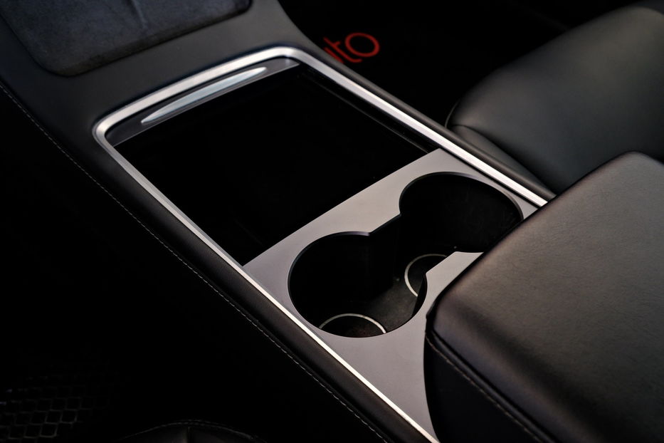 Продам Tesla Model 3 Performance Dual Motor 2024 года в Одессе