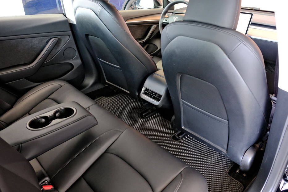 Продам Tesla Model 3 Performance Dual Motor 2024 года в Одессе