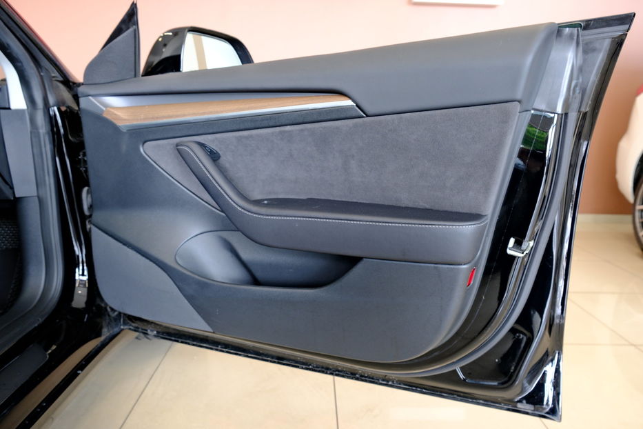 Продам Tesla Model 3 Performance Dual Motor 2024 года в Одессе