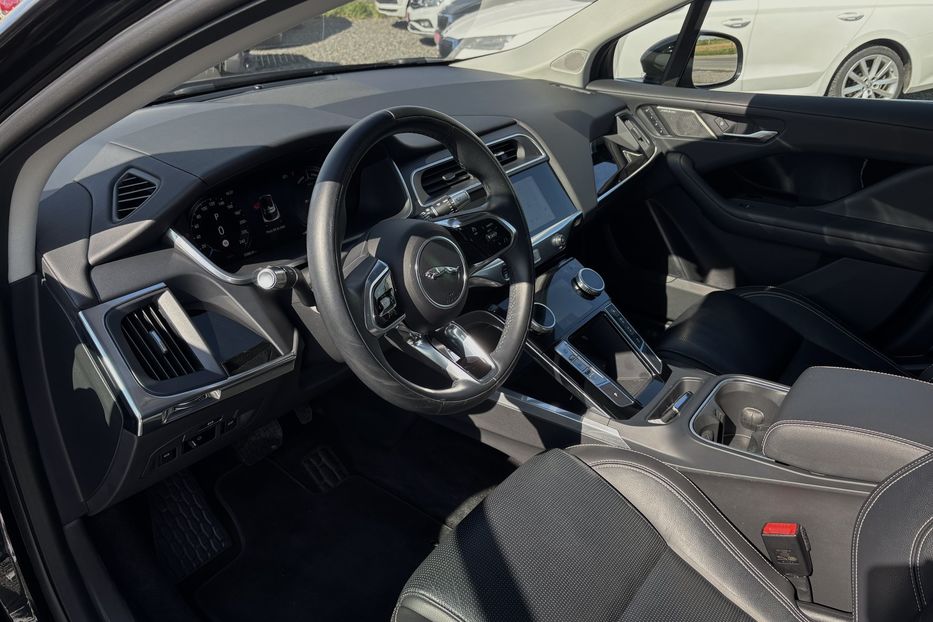 Продам Jaguar F-Pace 2020 года в Львове