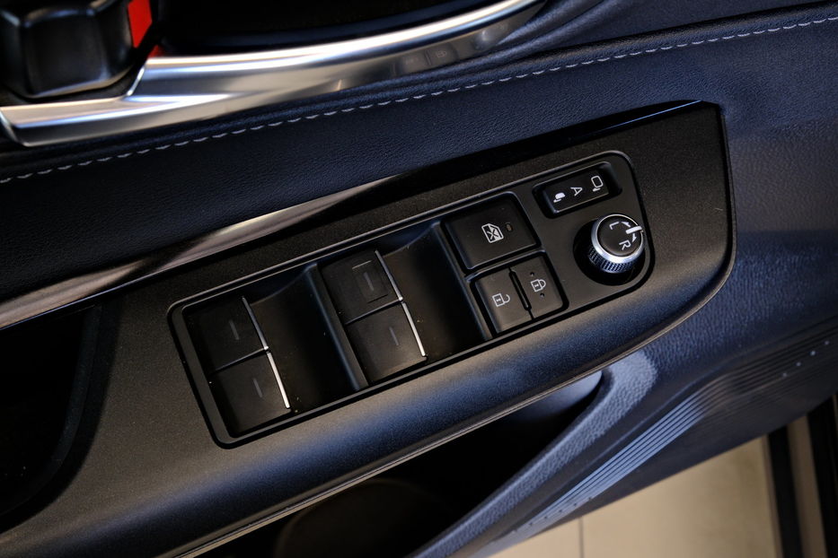 Продам Toyota Venza Hybrid 2023 года в Одессе