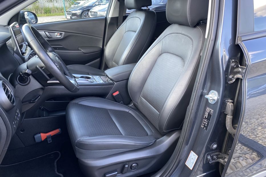 Продам Hyundai Kona 64кВт Макскомплектація Premium 2020 года в Львове