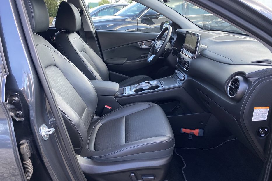 Продам Hyundai Kona 64кВт Макскомплектація Premium 2020 года в Львове