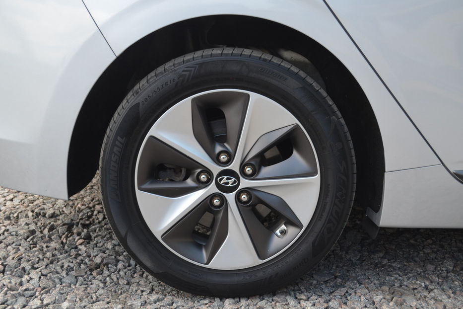 Продам Hyundai Ioniq 2019 года в Киеве
