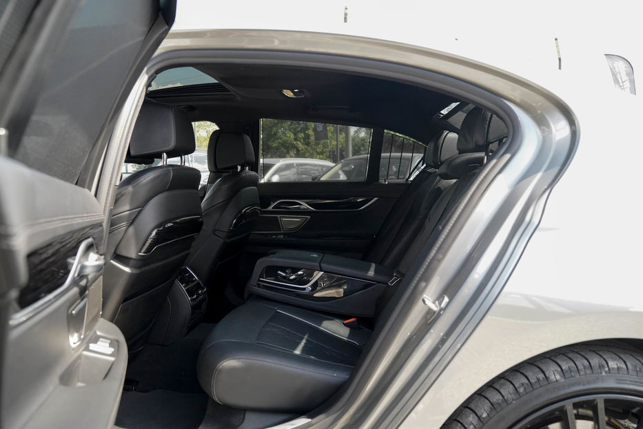 Продам BMW 745 E 2021 года в Черновцах