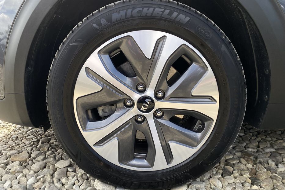 Продам Kia Niro 64 kWh Макс. комплектація Люк 2021 года в Львове