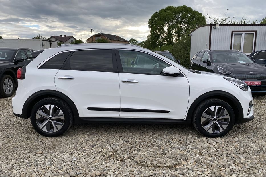 Продам Kia Niro 64 kWh Макс. комплектація Люк 2021 года в Львове