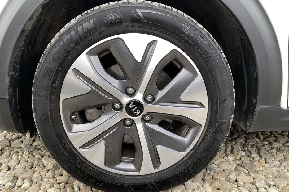 Продам Kia Niro 64 kWh Макс. комплектація Люк 2021 года в Львове