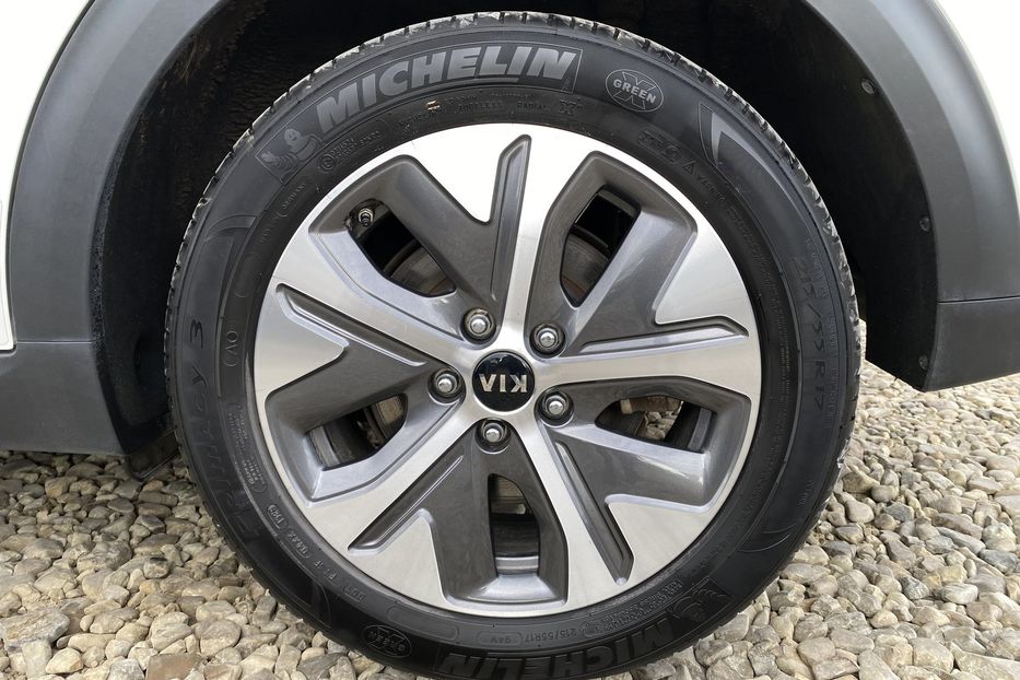 Продам Kia Niro 64 kWh Макс. комплектація Люк 2021 года в Львове