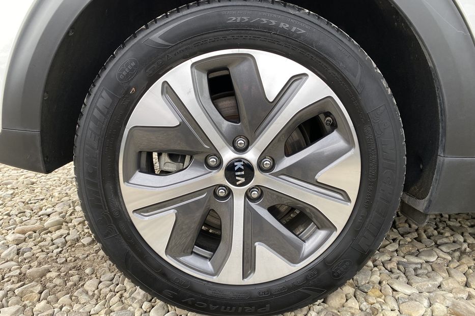 Продам Kia Niro 64 kWh Макс. комплектація Люк 2021 года в Львове