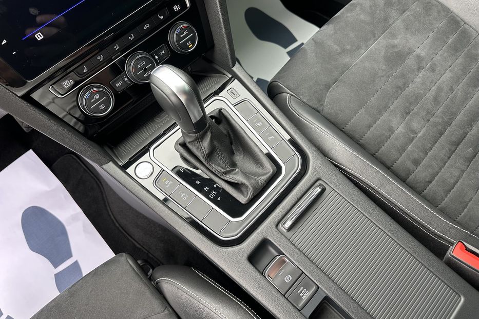 Продам Volkswagen Passat B8 R-Line 4motion 2020 года в Киеве
