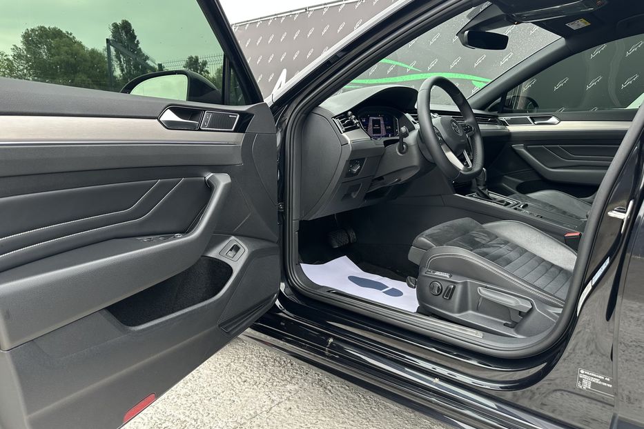 Продам Volkswagen Passat B8 R-Line 4motion 2020 года в Киеве