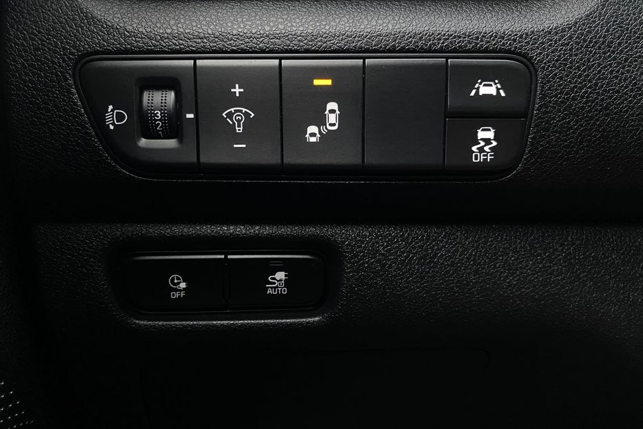 Продам Kia Niro 64кВт ТепловийПдгрвкермасидінь 2021 года в Львове