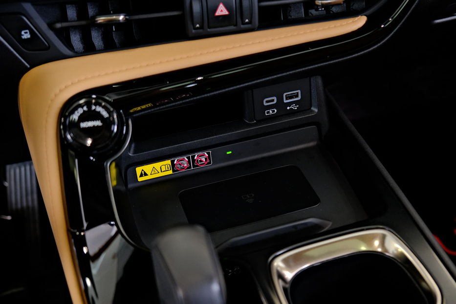 Продам Lexus NX 300 350h 2023 года в Одессе