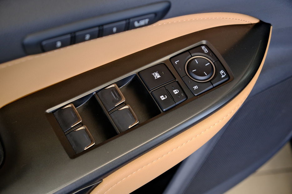 Продам Lexus NX 300 350h 2023 года в Одессе