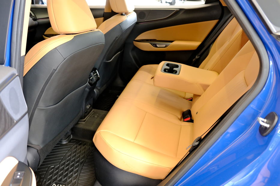 Продам Lexus NX 300 350h 2023 года в Одессе