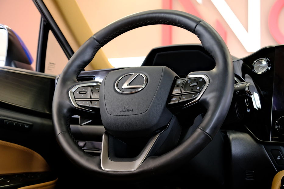 Продам Lexus NX 300 350h 2023 года в Одессе