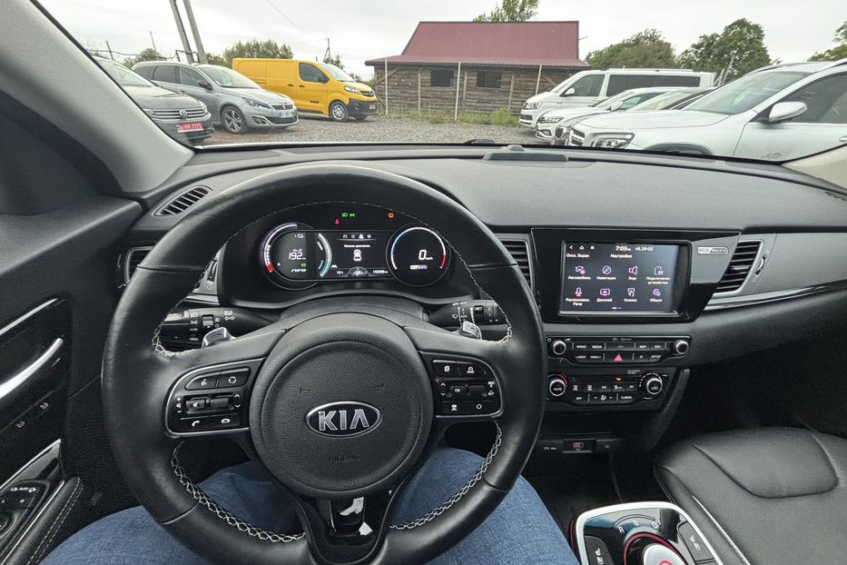 Продам Kia Niro 64 kw Premium  2019 года в Львове