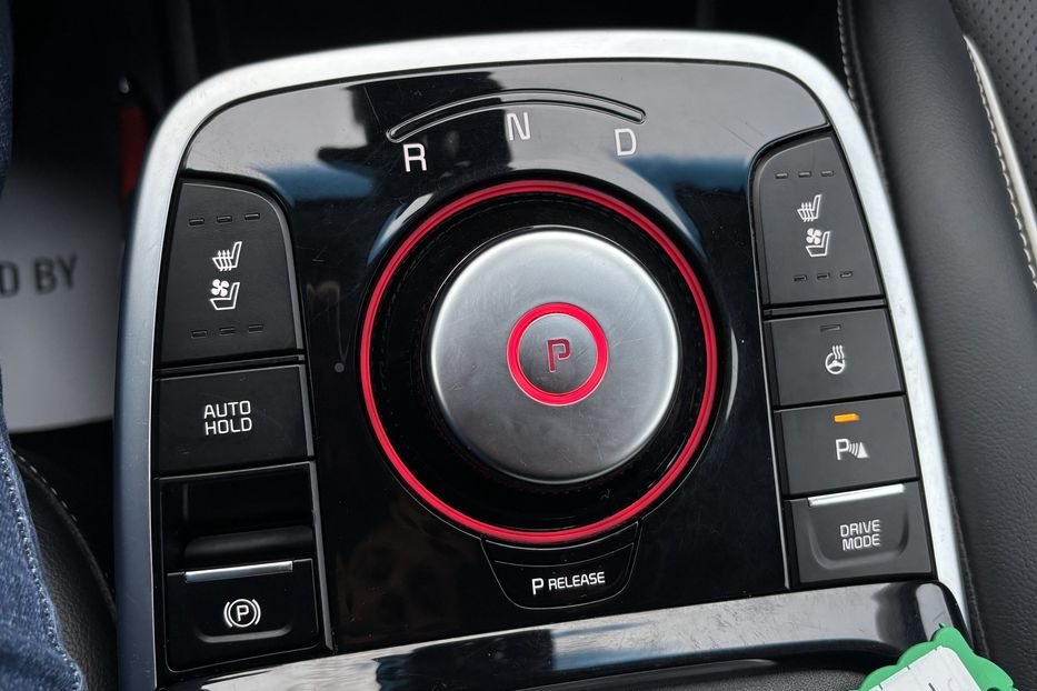 Продам Kia Niro 64 kw Premium  2019 года в Львове