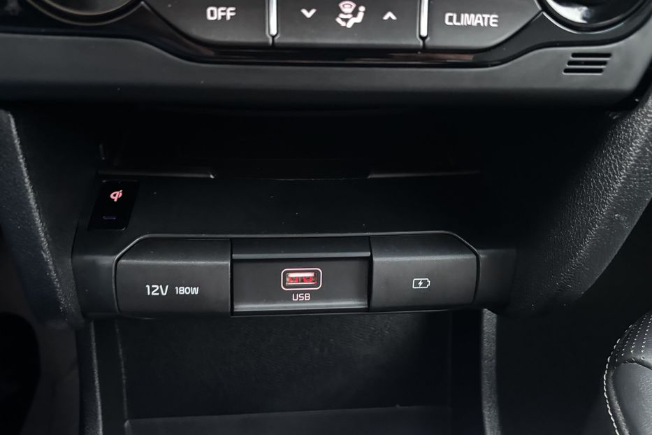 Продам Kia Niro 64 kw Premium  2019 года в Львове